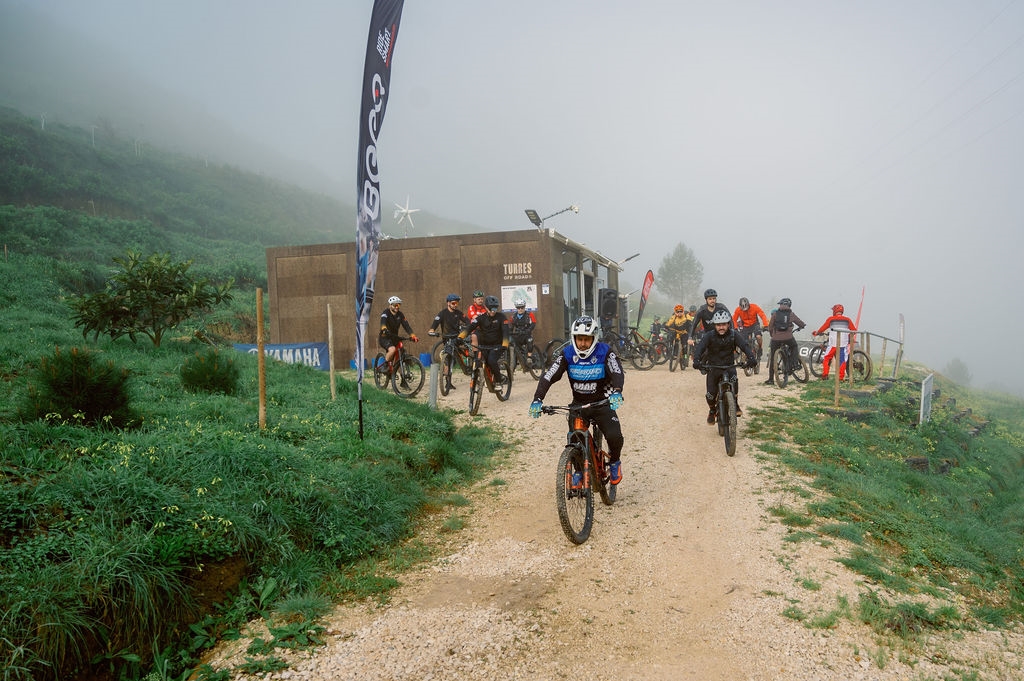 Passeio de Enduro com E-MTB